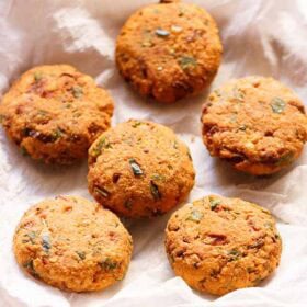 Masala vada on kitchen paper.