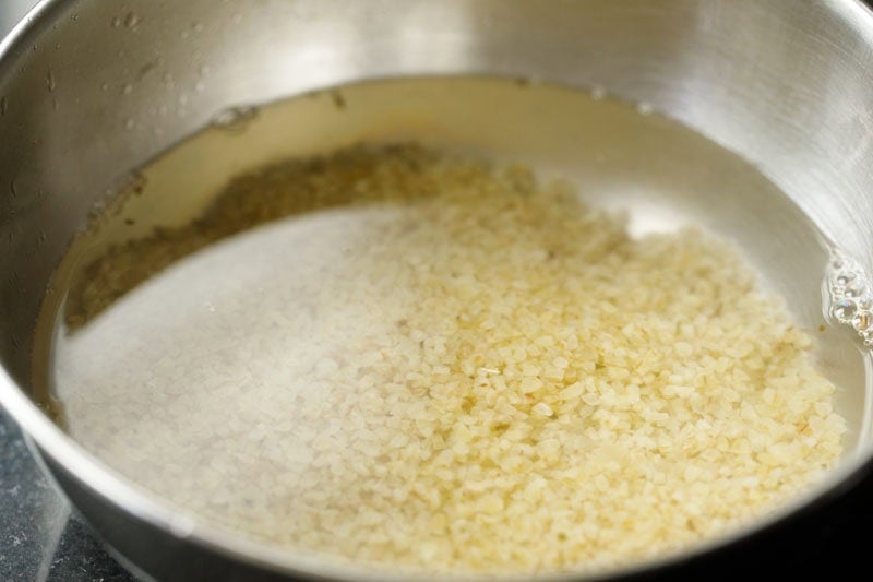 Bulgur and water in a bowl.