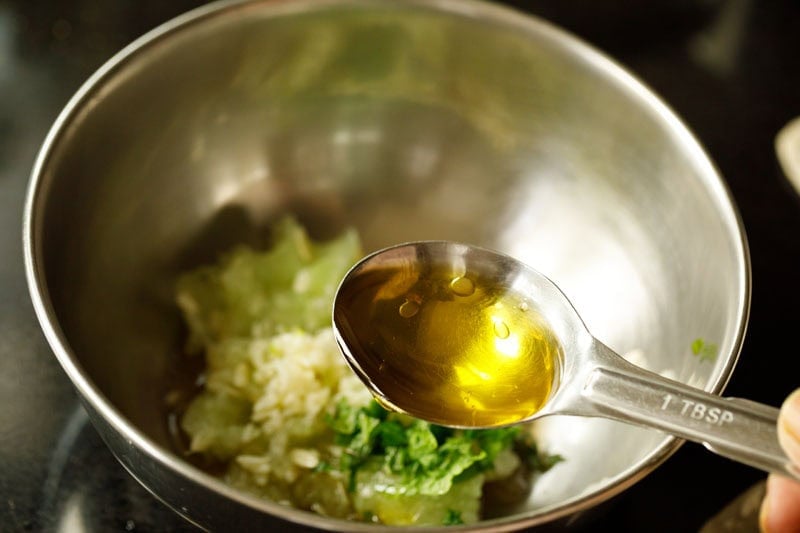 extra virgin oil in measuring spoon.