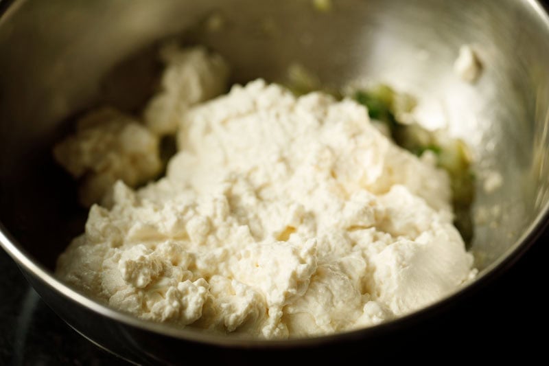greek yogurt in bowl.