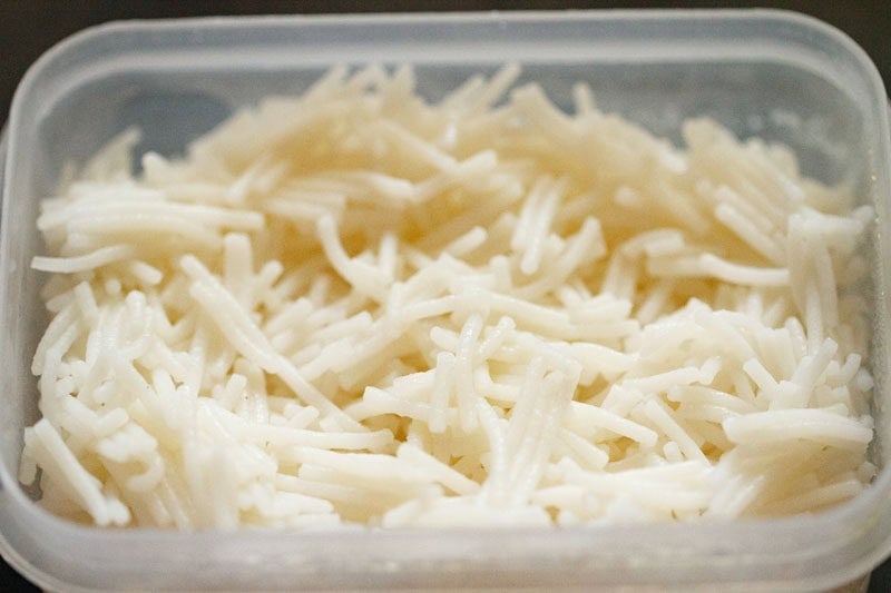 Cooked falooda sev in a container.