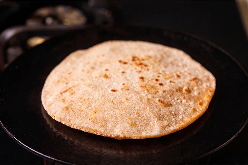 Cooked sattu ka paratha on a skillet.