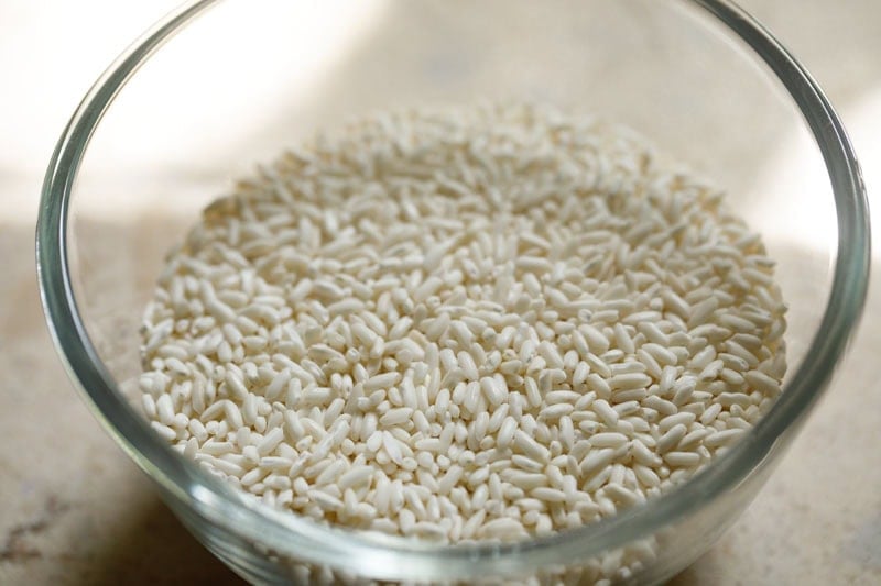 Thai sticky rice or glutinous rice in a glass bowl.
