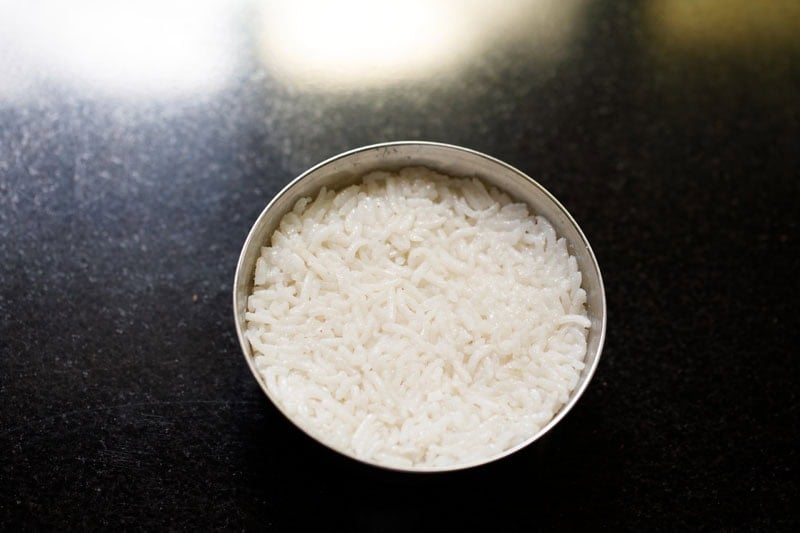 Cooked rice in a bowl.